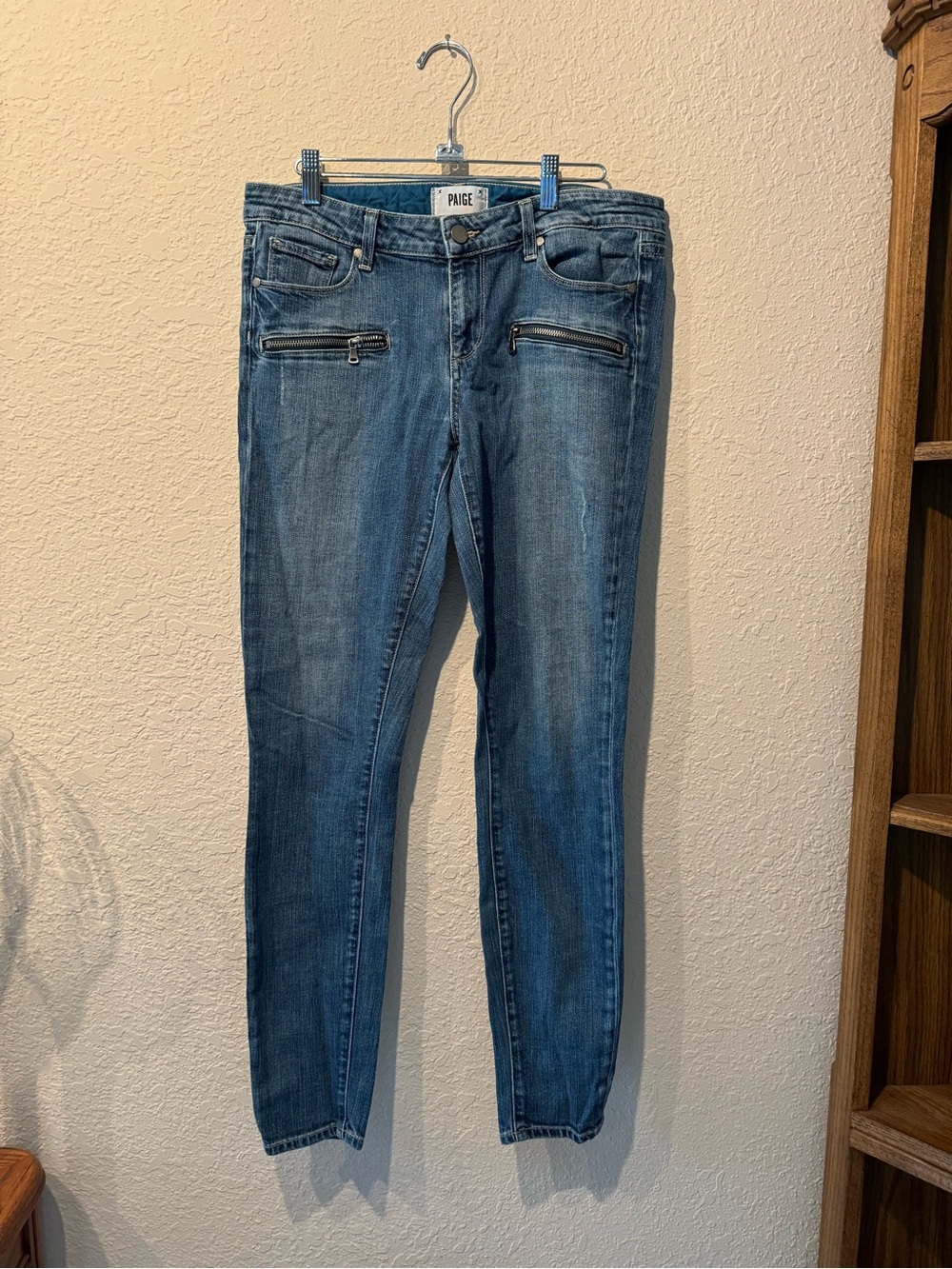 PAIGE Women's Medium Blue Skinny Jeans with Zip Pocket Accents